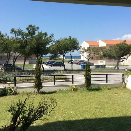 Seaside Cozy In Appartement Peraía