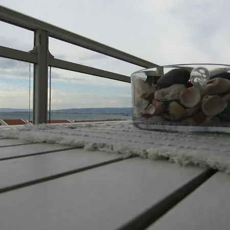 Seaside Cozy In Appartement Peraía